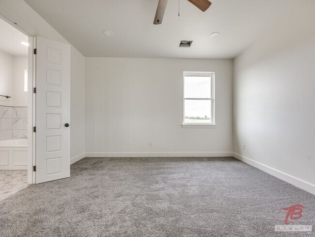 Building Photo - 1321 Chisholm Trail