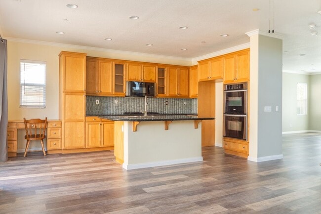 Building Photo - 329 Kiawah River Dr