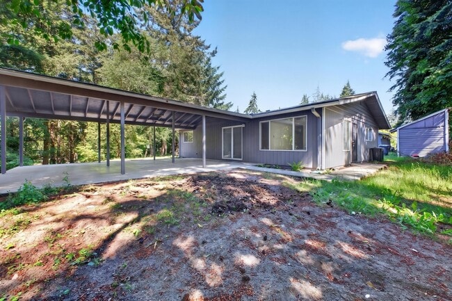Building Photo - 8215 Luzader Ln SW