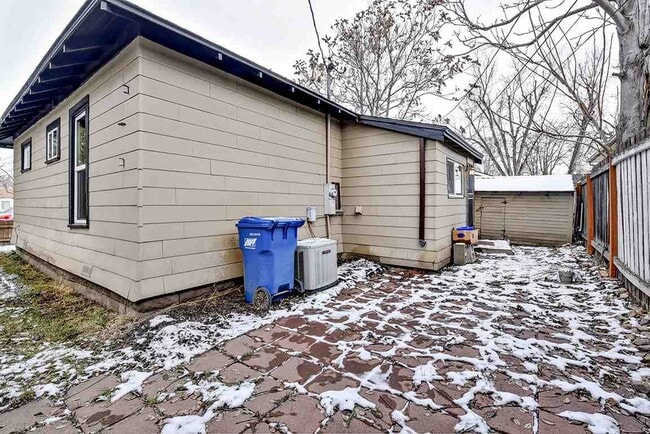 Building Photo - 216 N 19th St