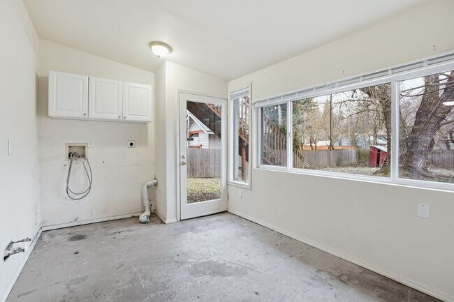 Building Photo - 508 E 19th Ave