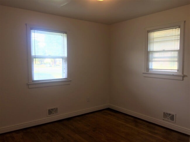 Building Photo - 2021 N Parham Rd