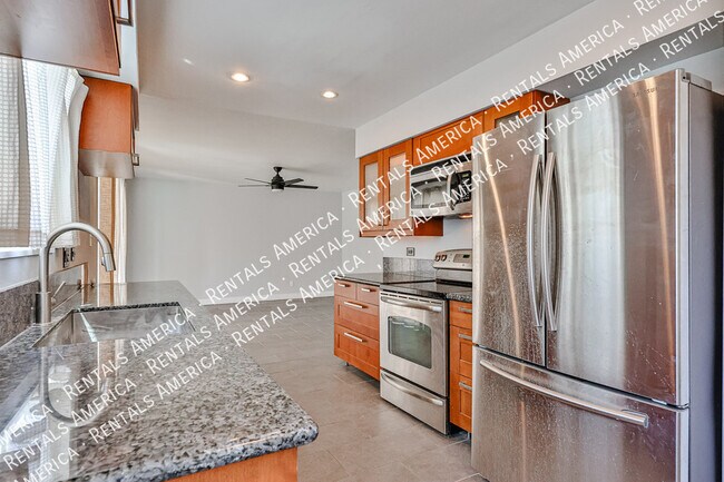 Building Photo - 3614 S Newberry Rd