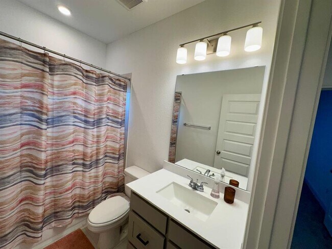 Building Photo - 1113 Scenic Grn Lp