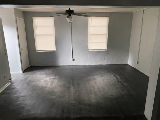 Building Photo - 719 San Antonio St