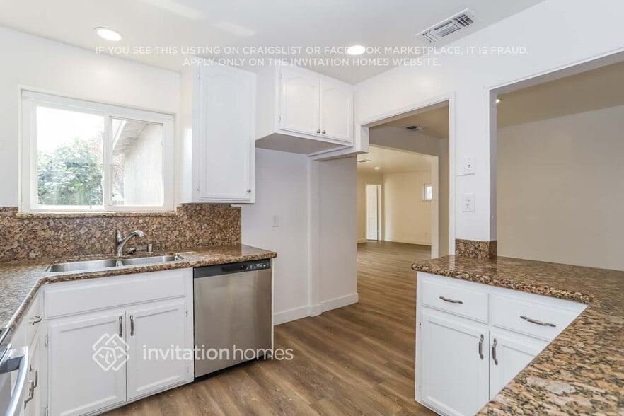 Building Photo - 708 Norwich Ct