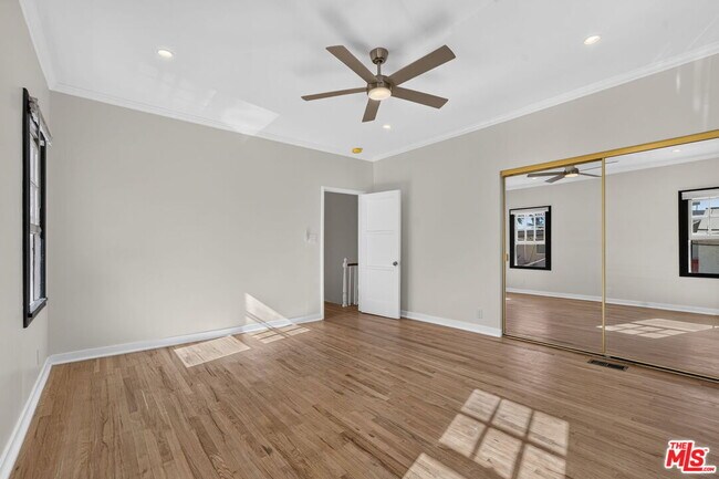 Building Photo - 215 S Gale Dr