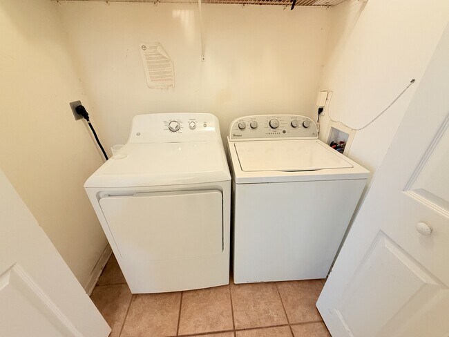 Building Photo - 2738 W Tharpe St