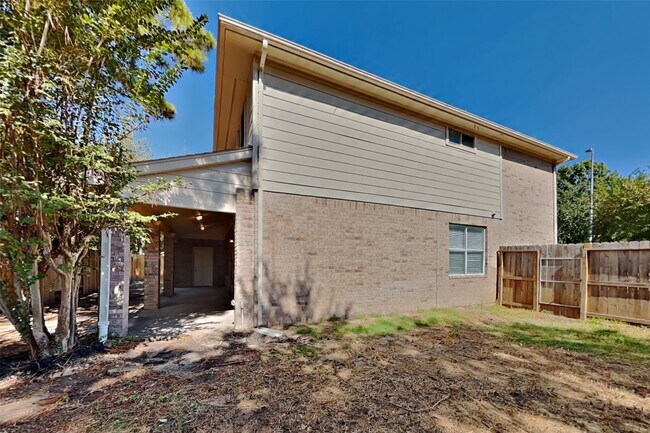 Building Photo - 14703 Huntmont Dr