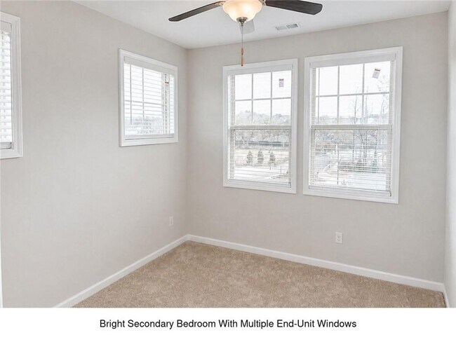 Building Photo - 320 Beacons Pl