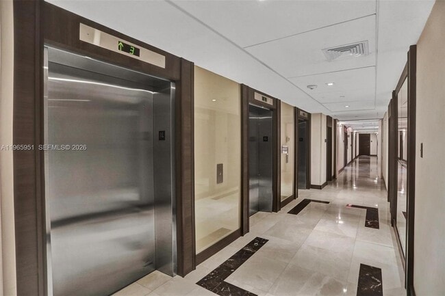 Building Photo - 20515 E Country Club Dr