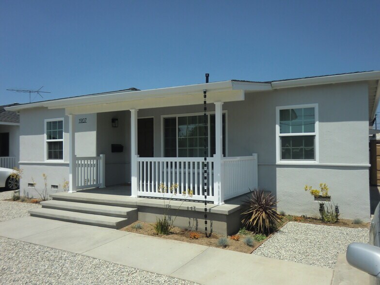 Building Photo - 1907 W 154th Pl