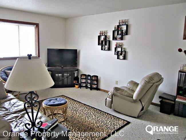 Building Photo - 1102-1110 Loy Ave