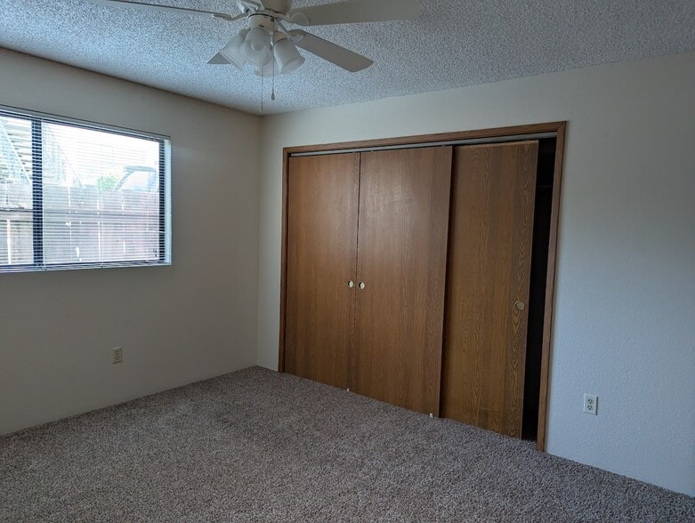 Building Photo - 1229 Burton Ct