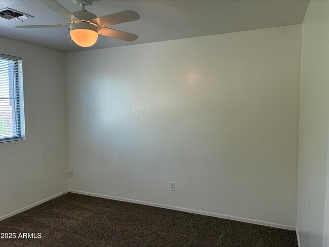 Building Photo - 25177 W Park Ave