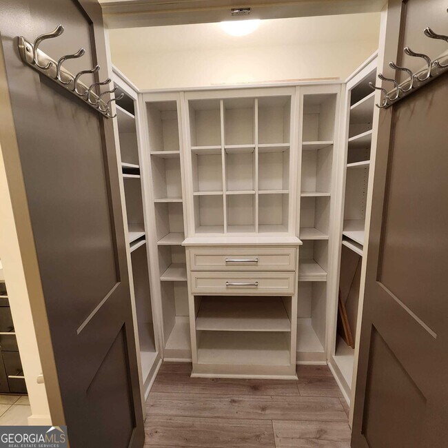 Building Photo - 1100 Howell Mill Rd NW