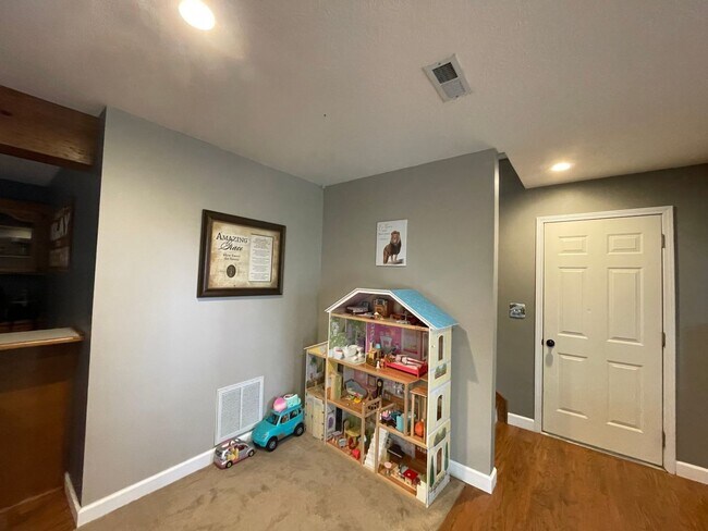 Building Photo - PRE-LEASING - Fully Furnished 6mo Short Term Rental in Ozark