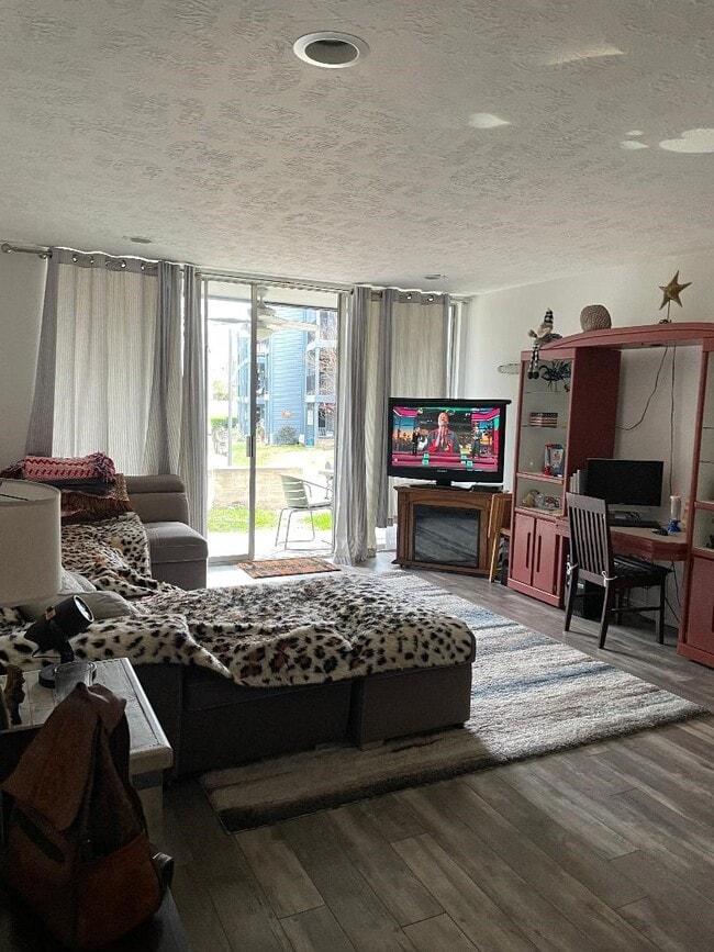 Building Photo - 12500 Melville Dr