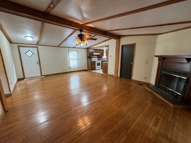 Building Photo - Private 3/2.5 Home with bonus room- $1,550