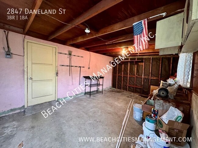 Building Photo - 2847 Daneland St