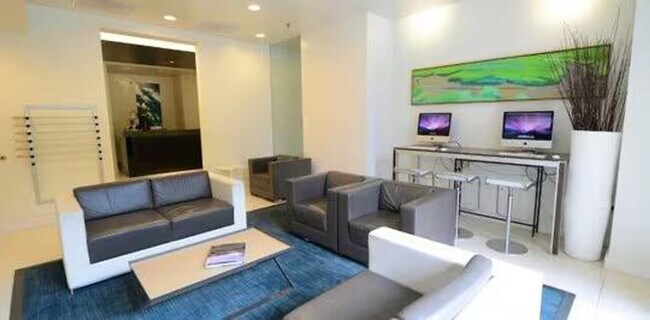 Building Photo - 356 Third St