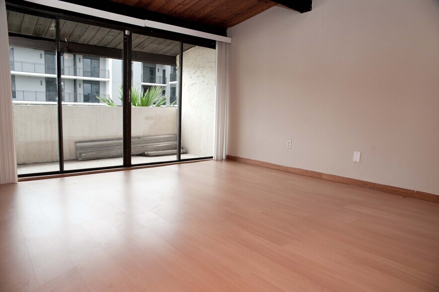 Building Photo - 19216 NE 25th Ave