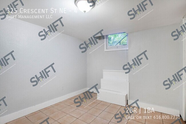 Building Photo - 325 Crescent St NE