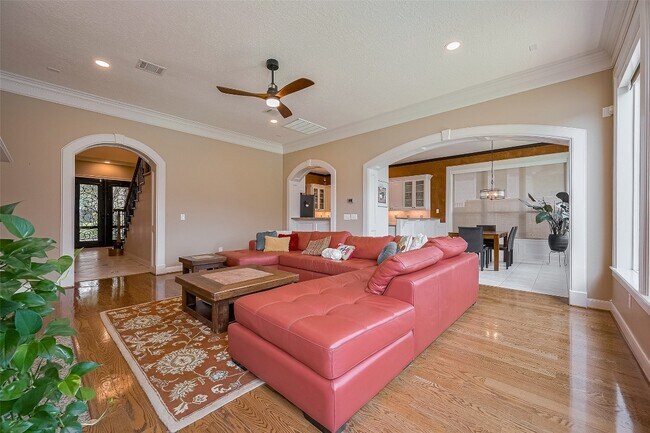 Building Photo - 11826 Legend Manor Dr