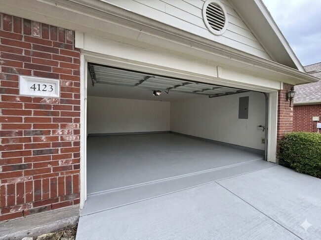 Building Photo - 4123 Applecreek Bend Dr