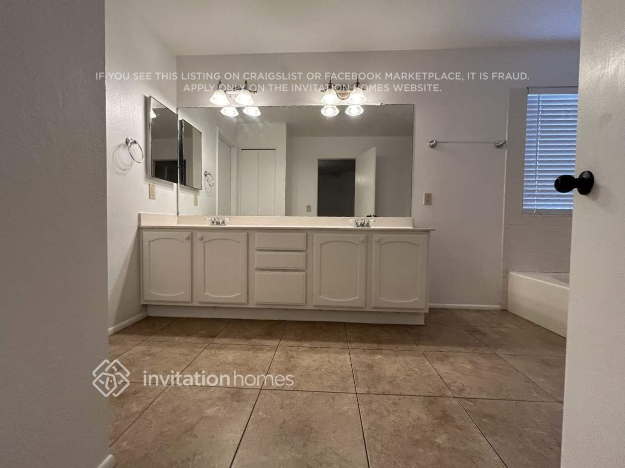 Building Photo - 1538 E Hearne Way