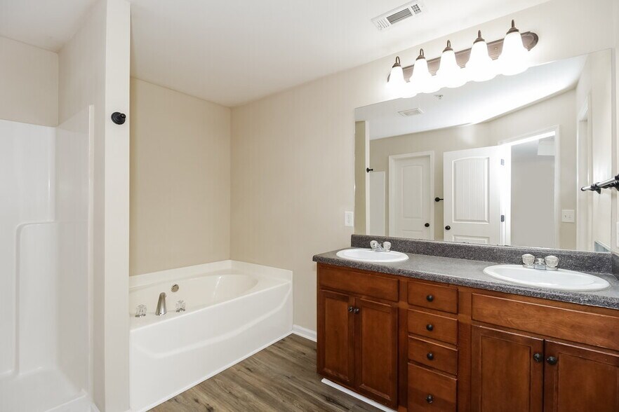 Building Photo - 210 Ranier Ct.