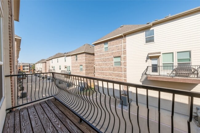 Building Photo - 2500 Rockbrook Dr