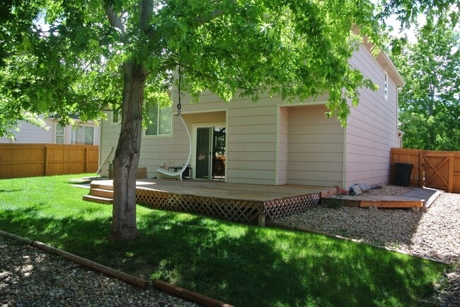 Building Photo - Wonderfully updated and maintained 3 bedro...