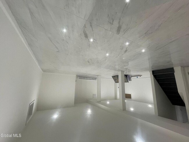 Building Photo - 86 Hackett Blvd