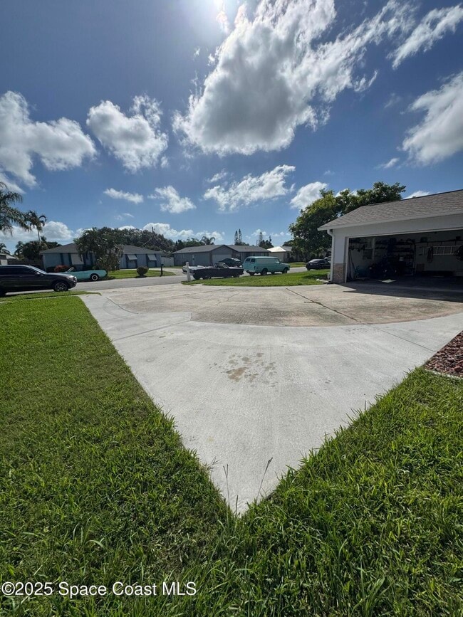 Building Photo - 2841 College View Dr