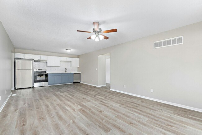 Building Photo - 7401 W 61st St