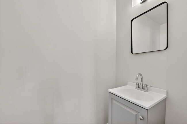 Building Photo - Spacious 6BR Rowhome in Prime DC Location
