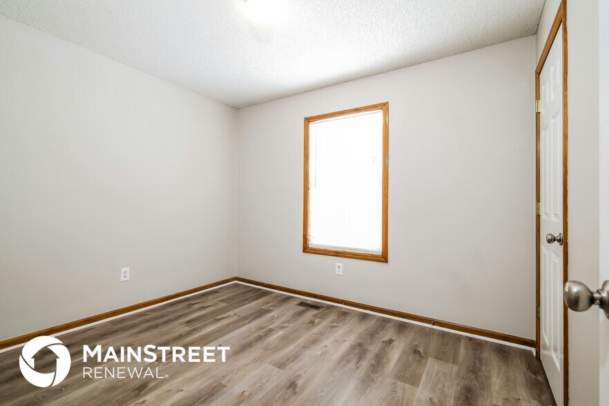 Building Photo - 1502 Willow Dr