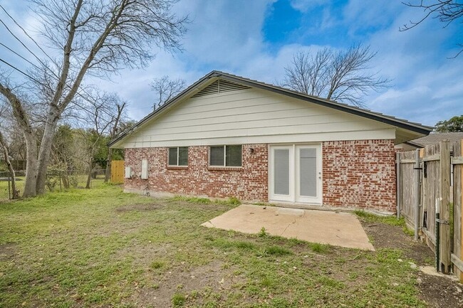 Building Photo - 2103 Pompton Dr