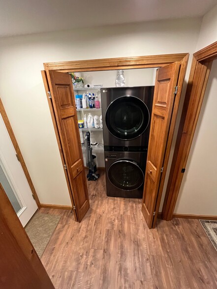 Building Photo - 456 Main St