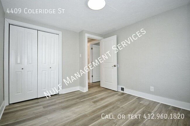 Building Photo - 2 bed, 1 bath duplex in Stanton Heights