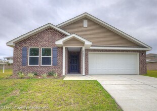 Building Photo - Stunning 4 Bedroom 2 Bath Home in Fairhope Falls Community