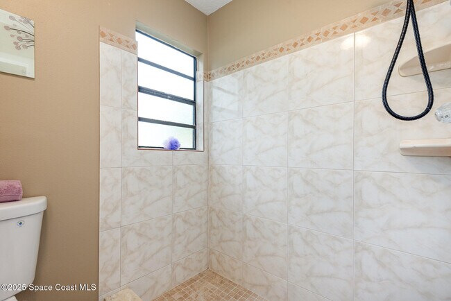 Building Photo - 4805 Squires Dr