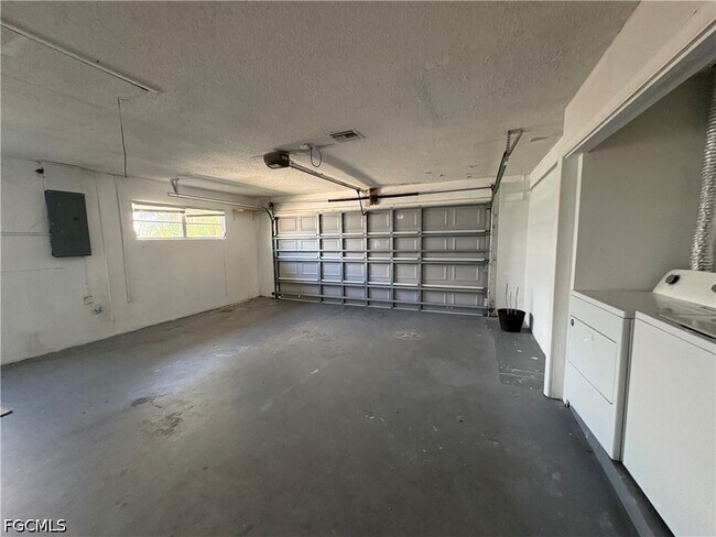 Building Photo - 311 SW 48th Terrace