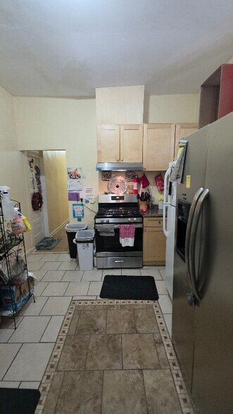 Building Photo - 116 Hardy Ave