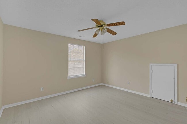 Building Photo - 18 Lundy Ln
