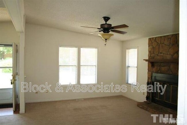 Building Photo - 124 Oak Hill Loop