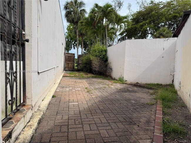 Building Photo - 7420 Big Cypress Dr