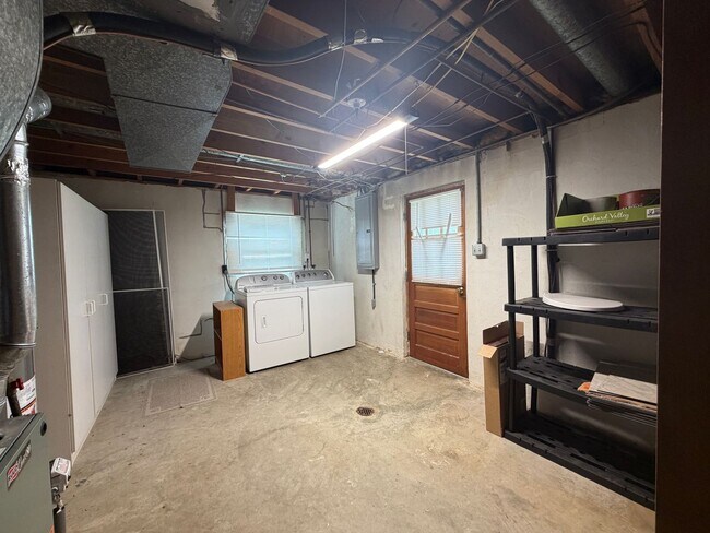 Building Photo - 2846 Envoy Dr