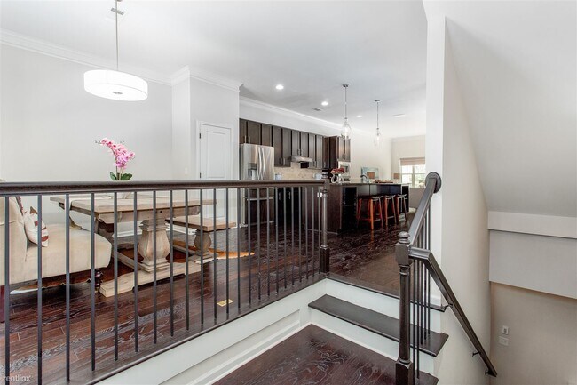 Building Photo - 3 br, 3.5 bath Townhome - 745 Fountainhead...